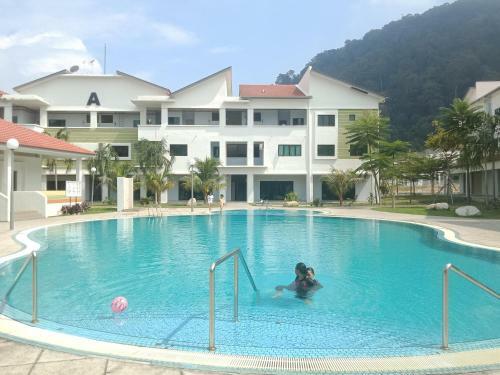 Sc Island Station Apartment Gold