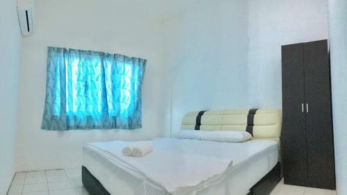 Sc Island Station Apartment Gold