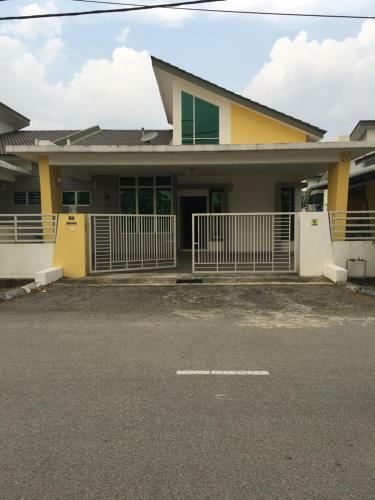 Putrihouzz Homestay