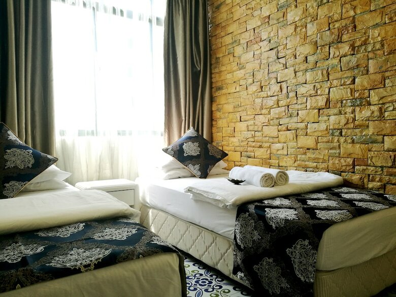 Hotel Ohana House @ 7011