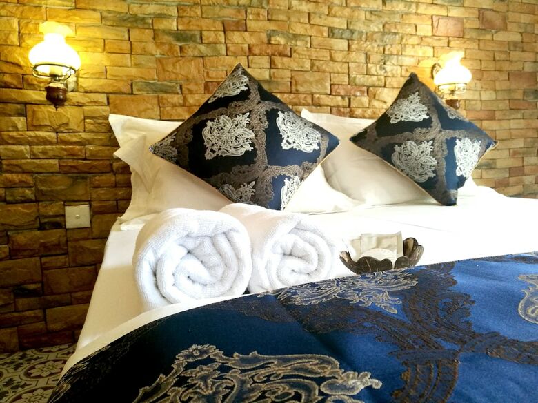 Hotel Ohana House @ 7011