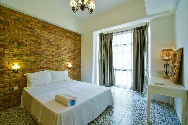 Hotel Ohana House @ 7011
