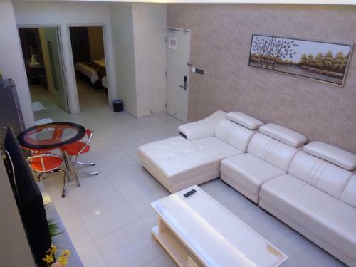 Golden Leaves Hotel