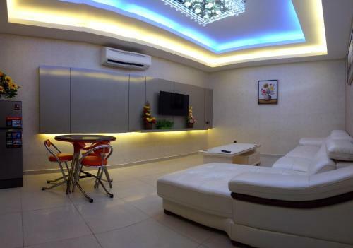 Golden Leaves Hotel
