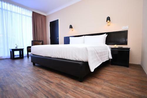 Tun Fatimah Riverside Hotel
