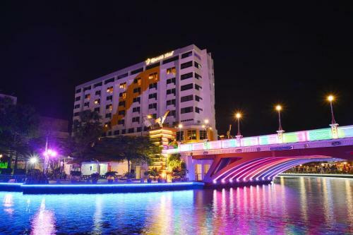 Tun Fatimah Riverside Hotel