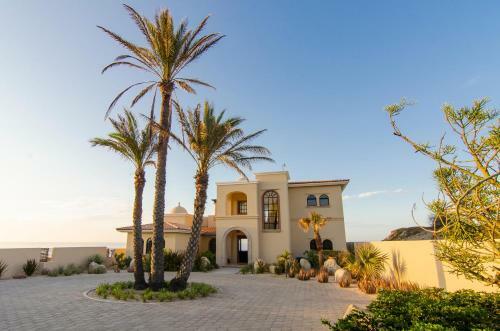 Beachfront Villa Near Great Surfing Villa Kash 3br