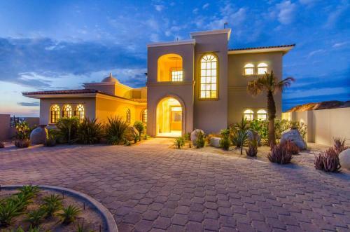 Beachfront Villa Near Great Surfing Villa Kash 3br