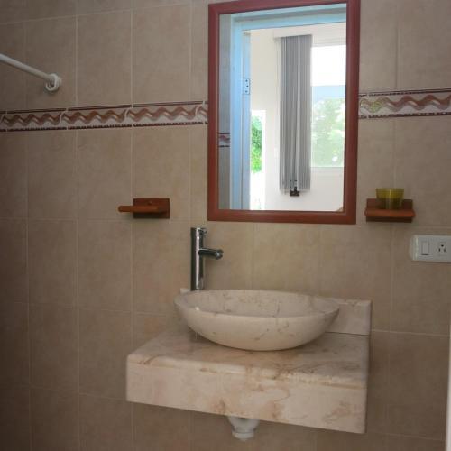 Hostal Bakab Hostel & Equestrian Amenities
