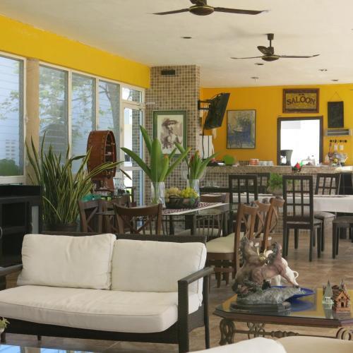 Hostal Bakab Hostel & Equestrian Amenities