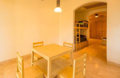 Luxurious Golf Getaway For 14, Villa De Los Faros