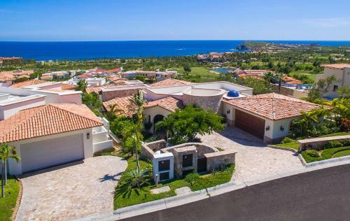 Luxurious Golf Getaway For 14, Villa De Los Faros