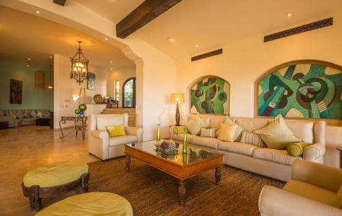 Luxurious Golf Getaway For 14, Villa De Los Faros