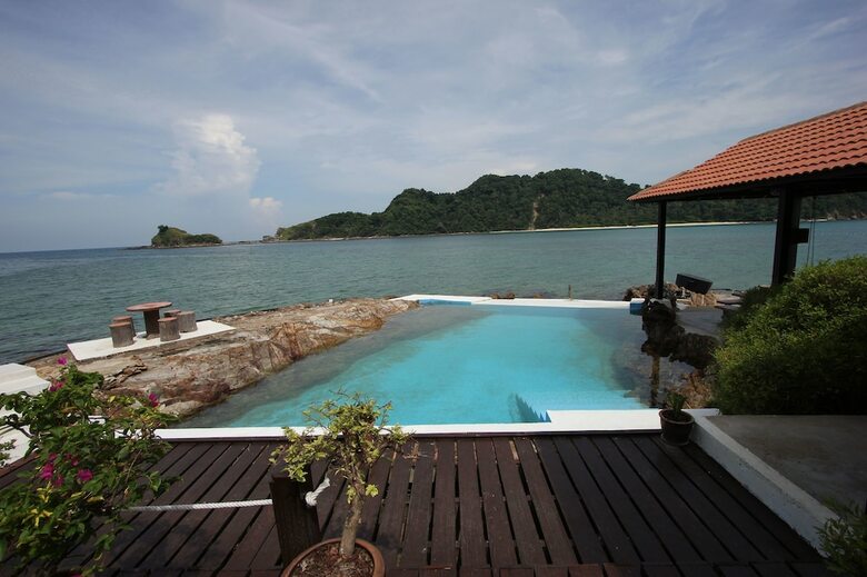 Hotel Gem Island Resort & Spa