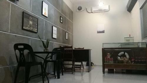 Hostal Village 218 Guest House