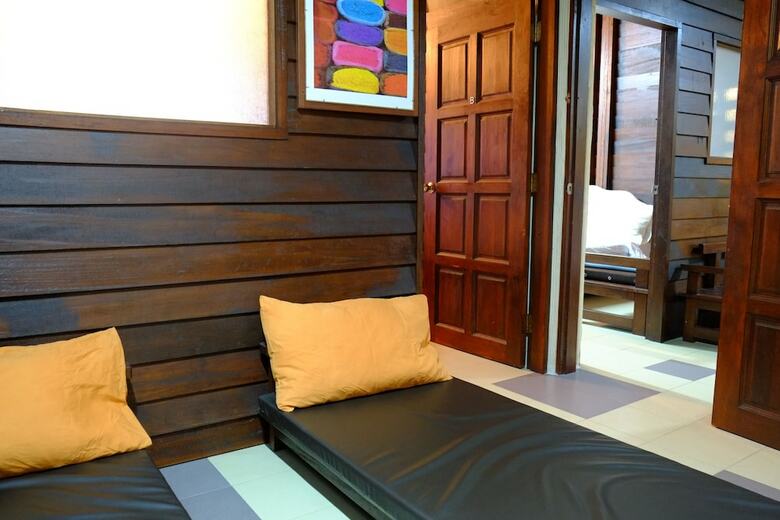 Hotel Tnt Novelty House