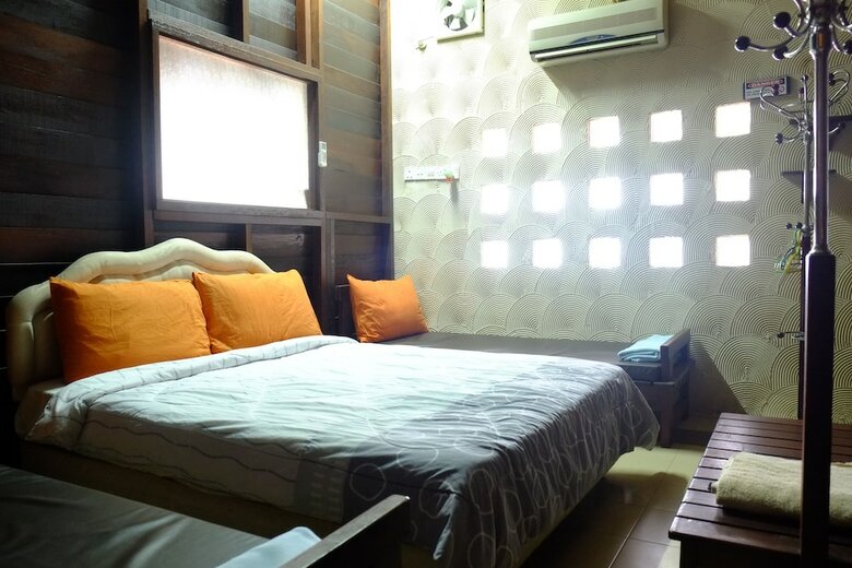 Hotel Tnt Novelty House