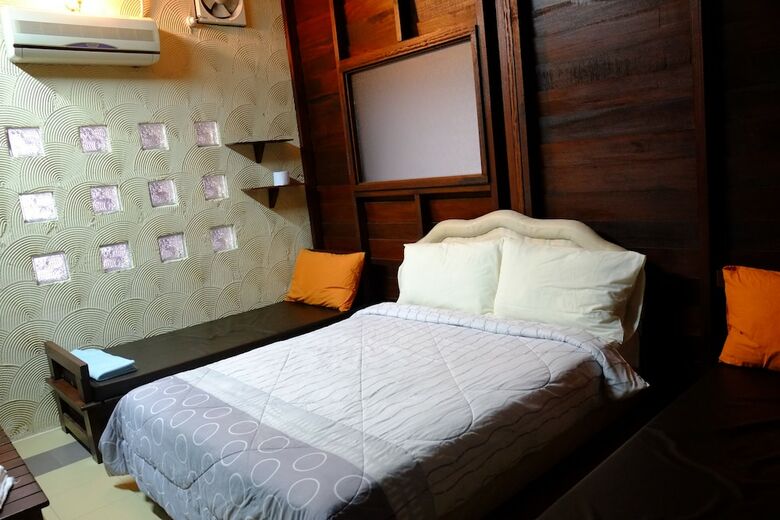 Hotel Tnt Novelty House