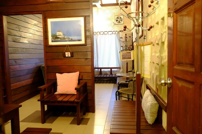 Hotel Tnt Novelty House