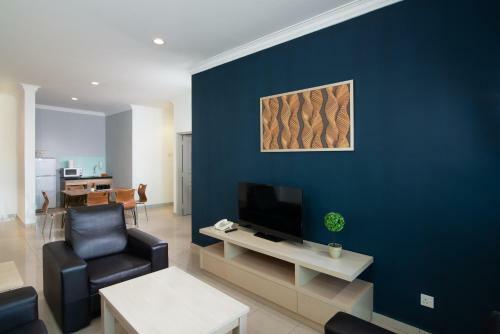 Golden View Serviced Apartments