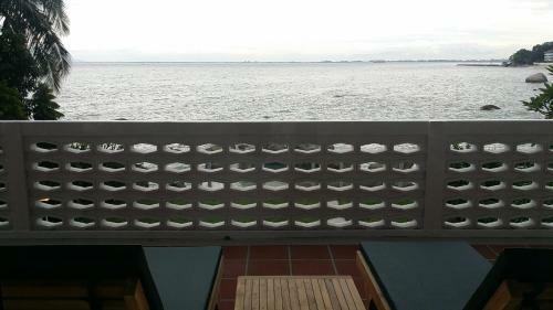 Villa Beach Front Bungalow Tanjung Bungah