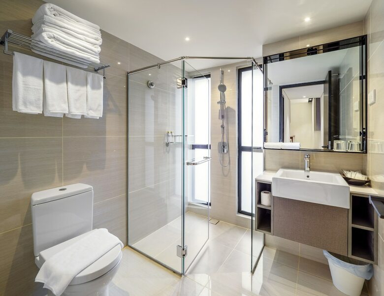 Macallum Central Hotel By Phc