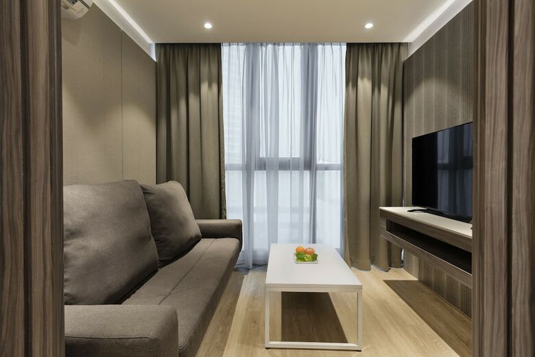 M Summit 191 Executive Hotel Suites