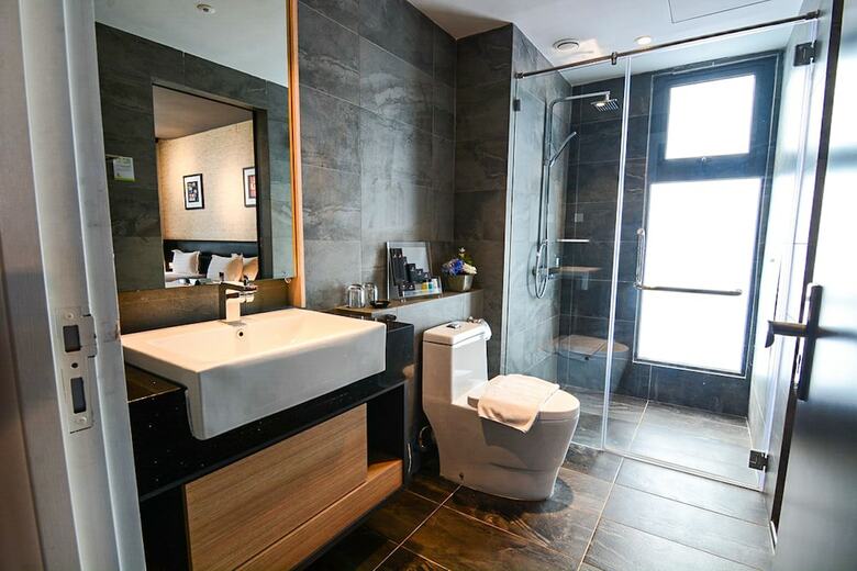 M Summit 191 Executive Hotel Suites
