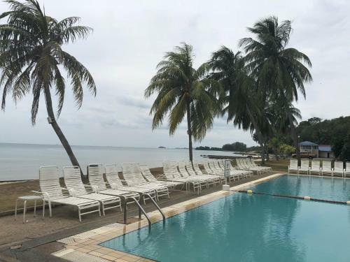Apartamentos Mieqa@theregencytanjungtuan (seafront Unit)