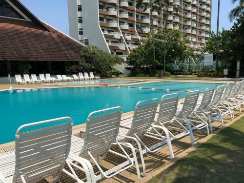 Apartamentos Mieqa@theregencytanjungtuan (seafront Unit)