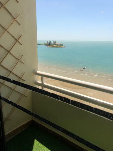 Apartamentos Mieqa@theregencytanjungtuan (seafront Unit)