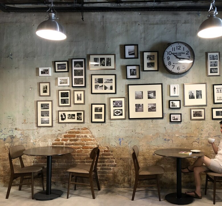 D� Cafe & Rest House