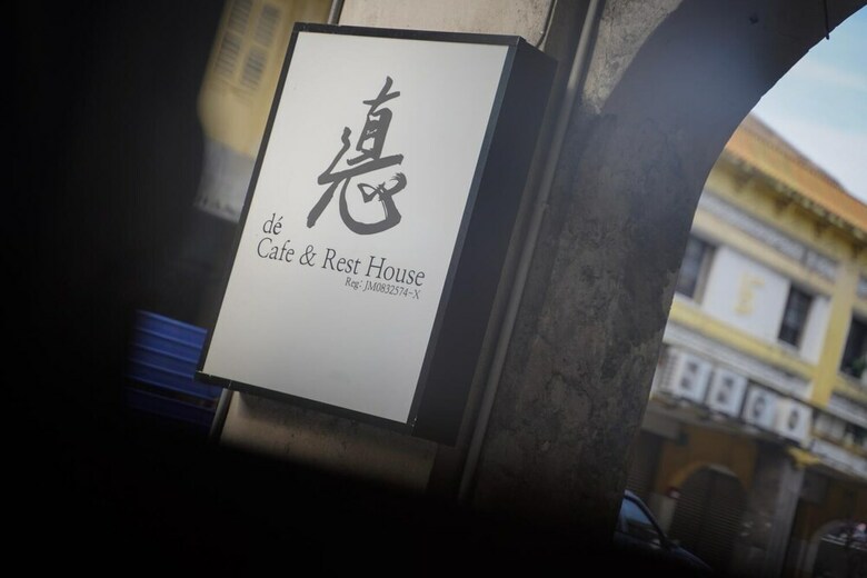 D� Cafe & Rest House
