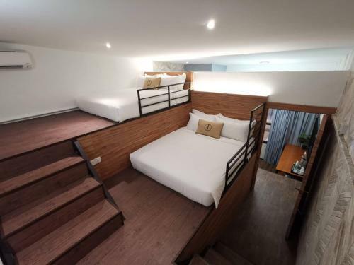 Iconic Suites & Pods Hotel