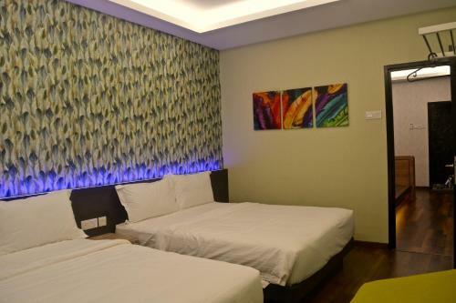 Iconic Suites & Pods Hotel