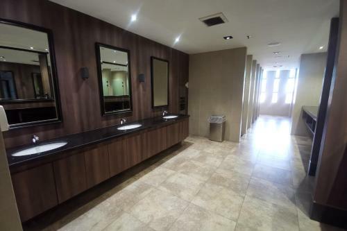 B.suites 21