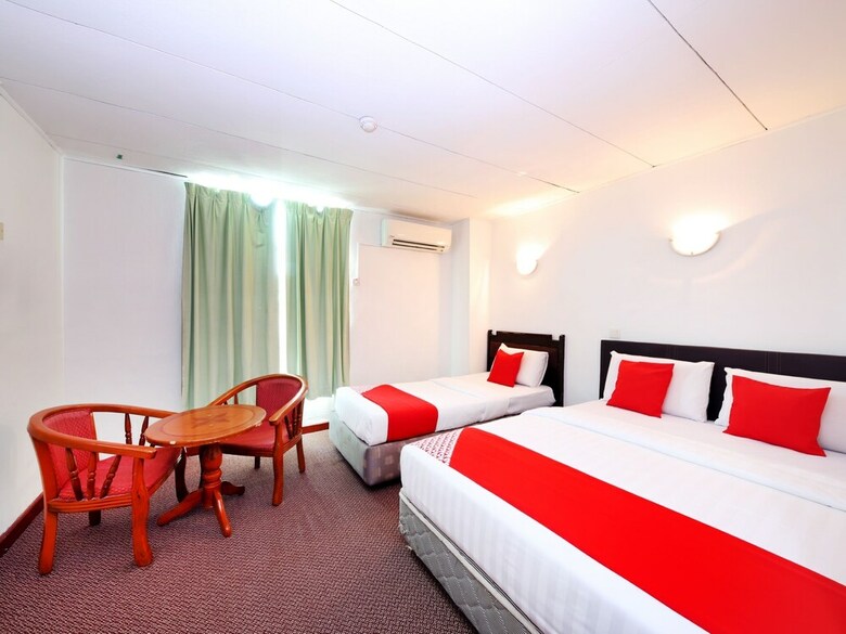 Oyo 699 Plaza Hotel