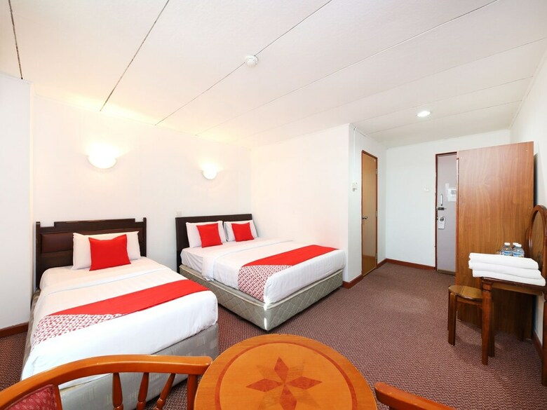 Oyo 699 Plaza Hotel