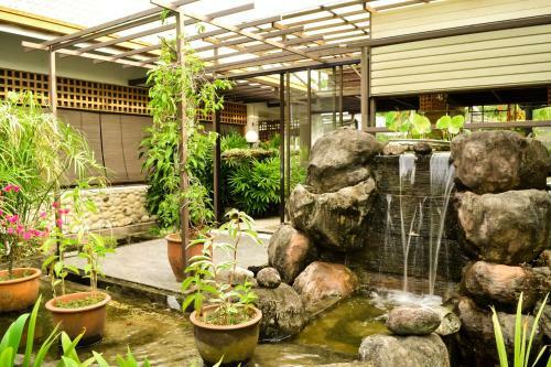 Hostal Qi Hotel And Club