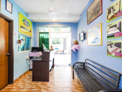 Hotel Oyo 1103 Borneo Inn