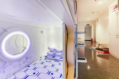 Spot On 89726 Capsule Inn