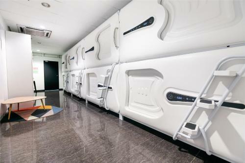 Spot On 89726 Capsule Inn