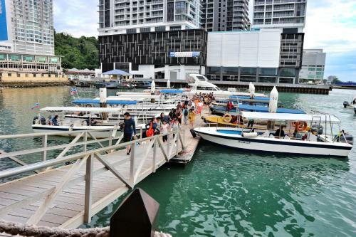 Albergue Escape Backpackers Kk