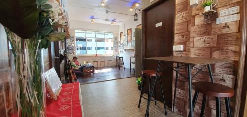 Albergue Escape Backpackers Kk