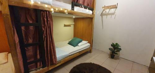 Albergue Escape Backpackers Kk