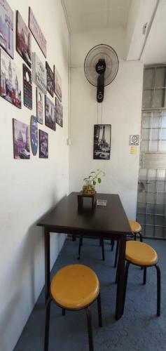 Albergue Escape Backpackers Kk