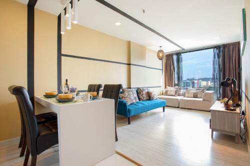 Cozy Living Sky Apartment