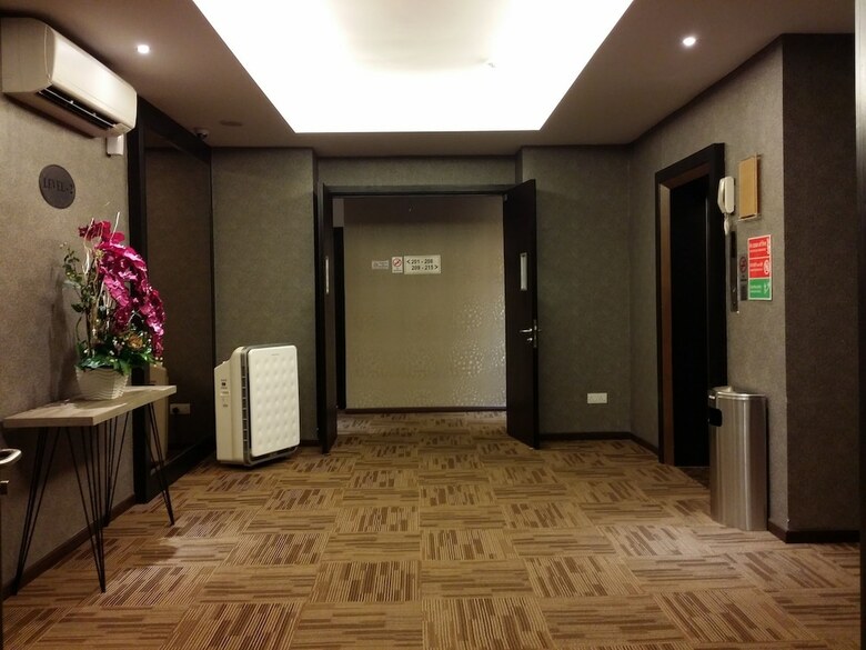 D Elegance Hotel