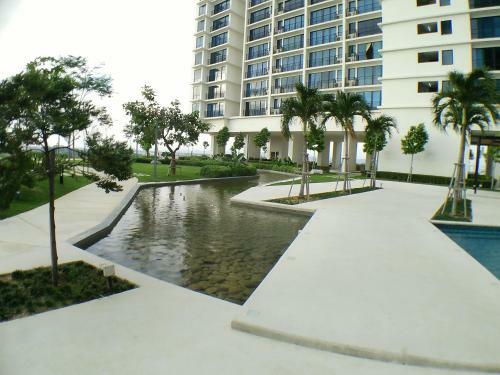 Apartamentos Euzmo Residences @ Trefoil Setia Alam