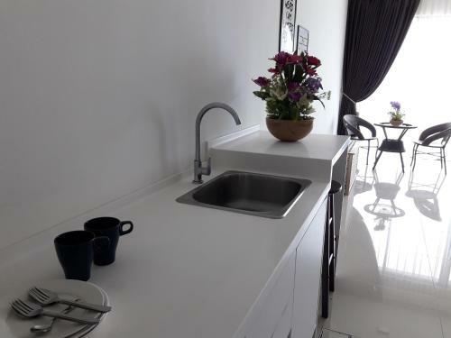 Apartamentos Euzmo Residences @ Trefoil Setia Alam